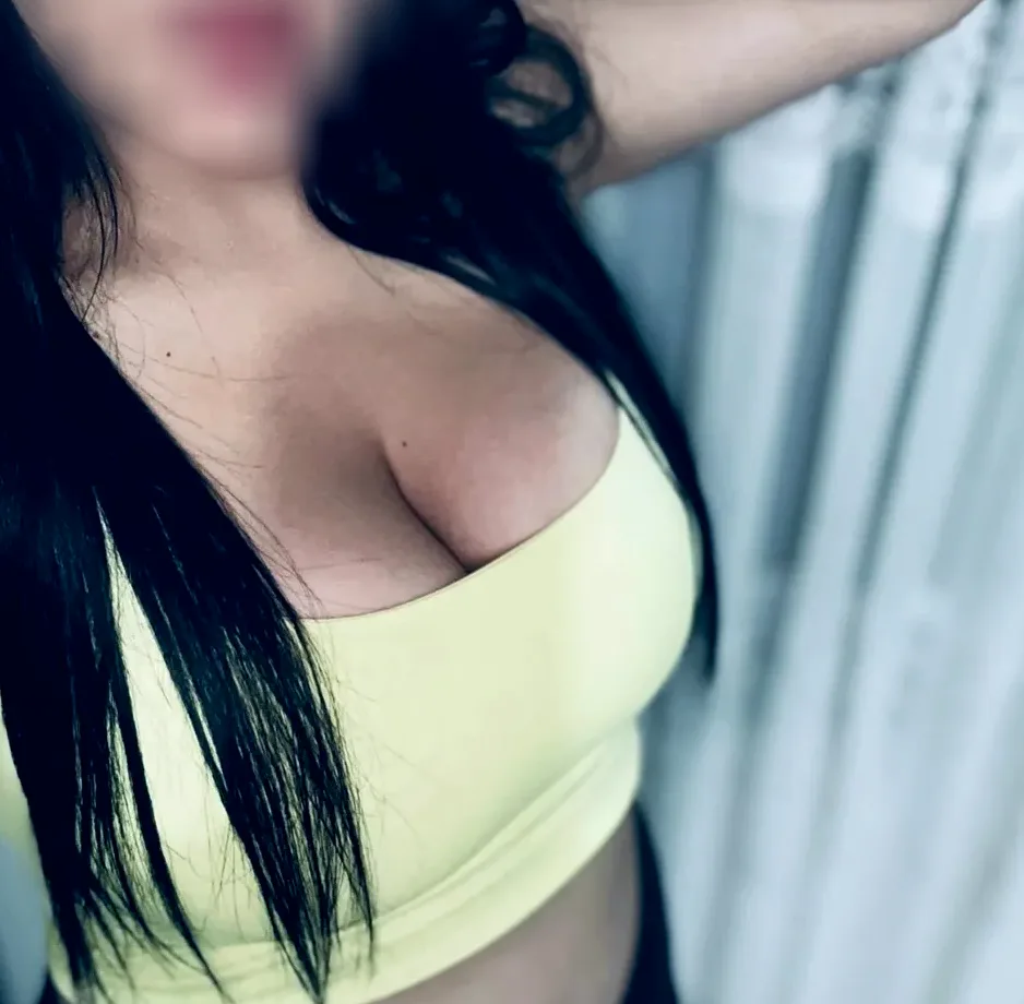 Amina, 20