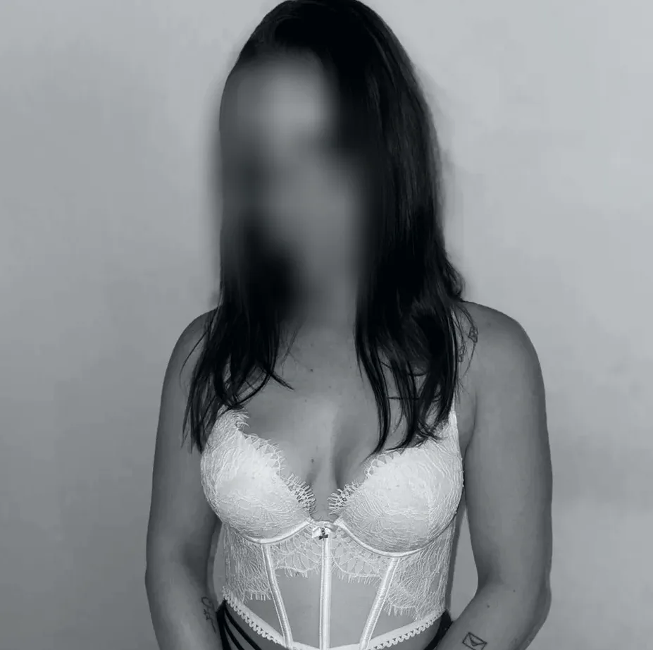 Esther, 23