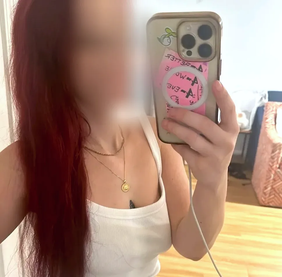 Isabella, 28