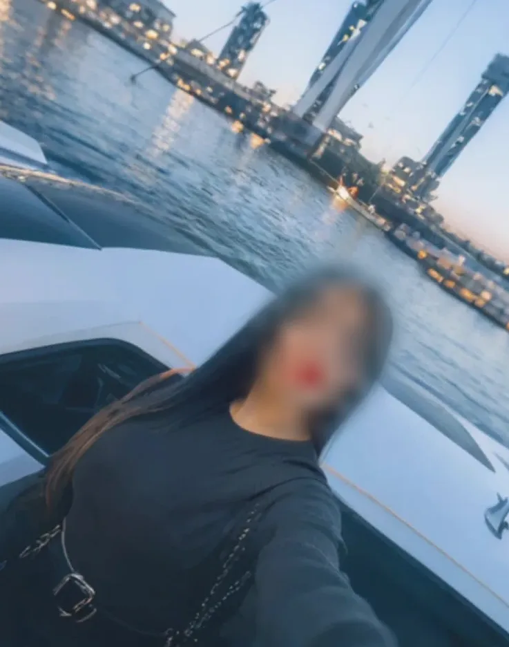 Zeynep, 35
